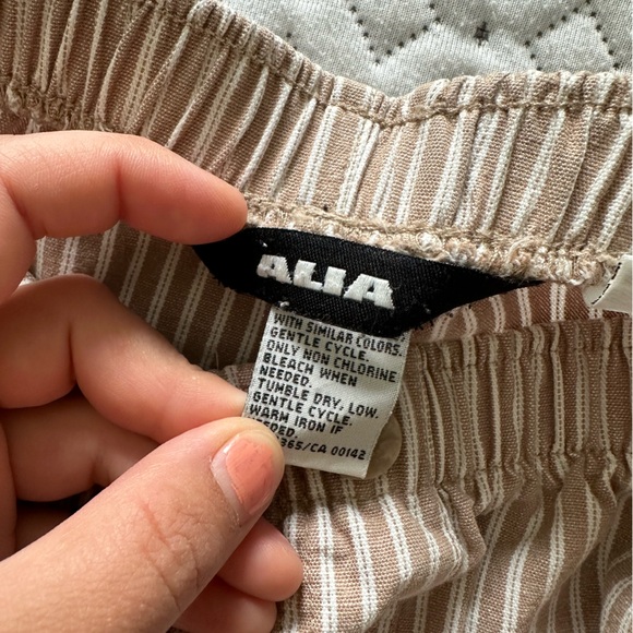 Vintage ALIA 100% Cotton Strip Shorts - Picture 8 of 8